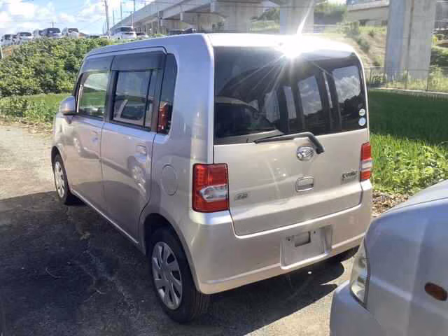 DAIHATSU MOVE CONTE
