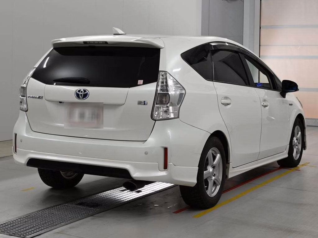 TOYOTA PRIUS ALPHA