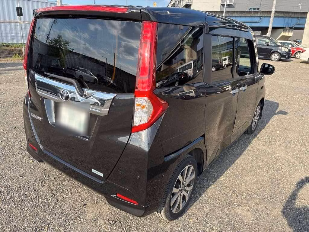 TOYOTA ROOMY