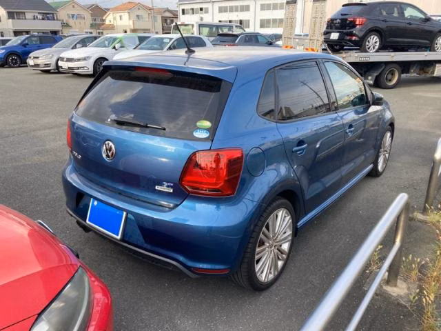 VOLKSWAGEN POLO