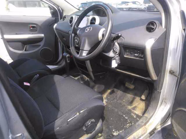TOYOTA IST
