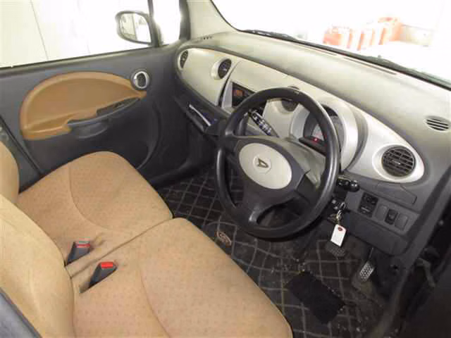 DAIHATSU MOVE LATTE