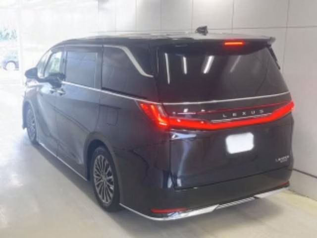 LEXUS LM500H