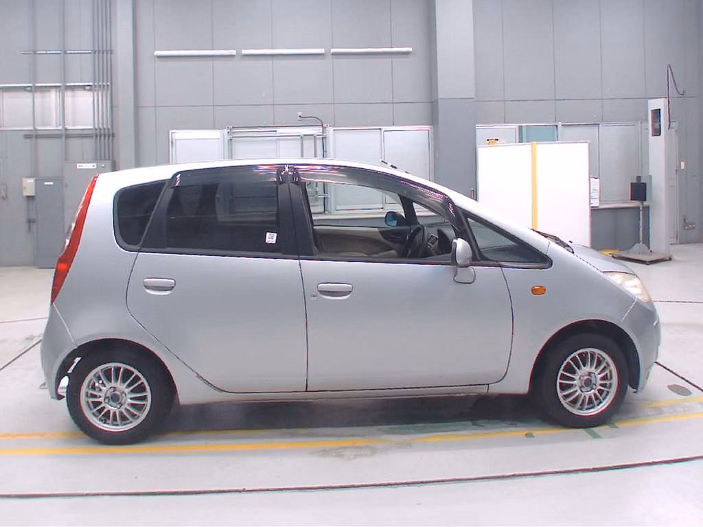 MITSUBISHI COLT