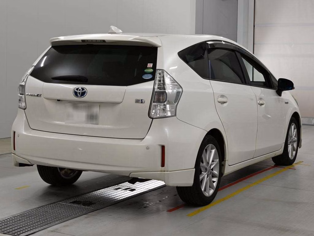 TOYOTA PRIUS ALPHA