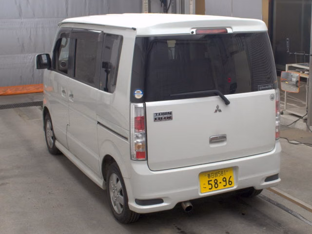 MITSUBISHI TOWN BOX