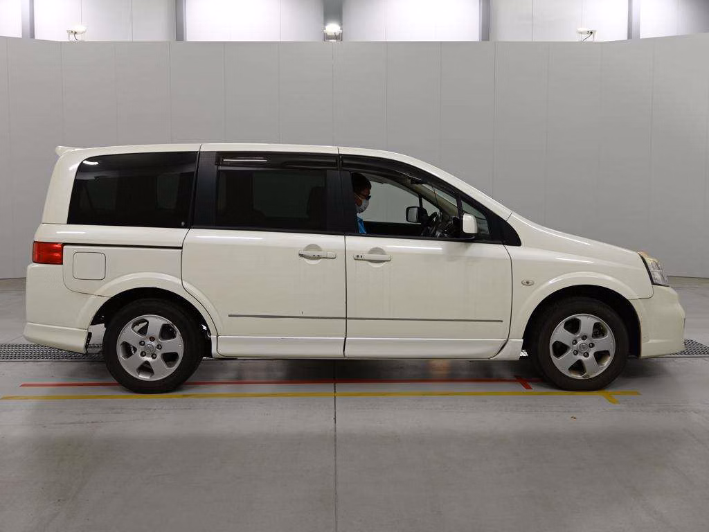 NISSAN LAFESTA