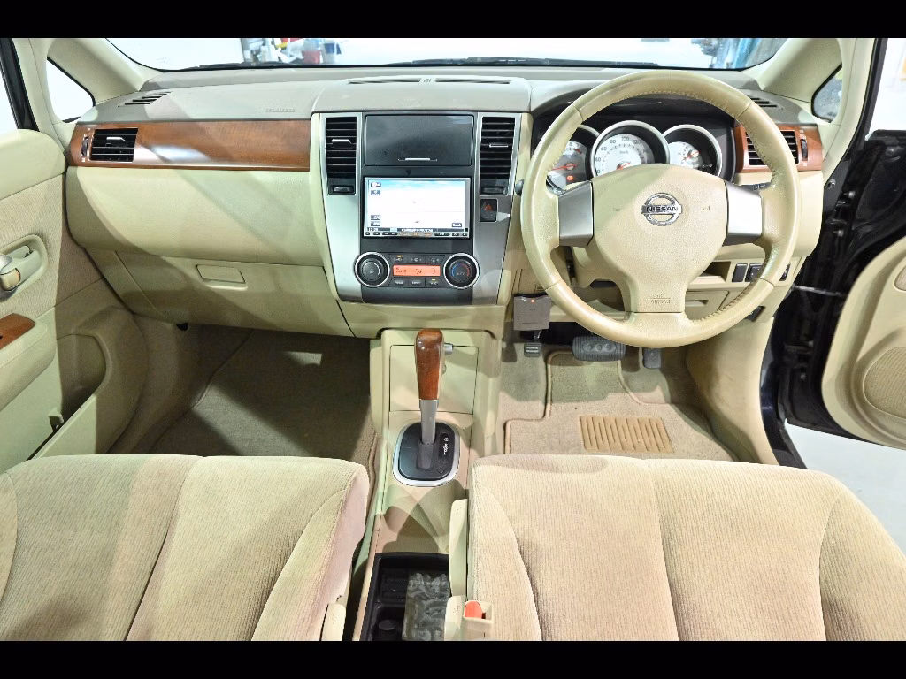 NISSAN TIIDA LATIO