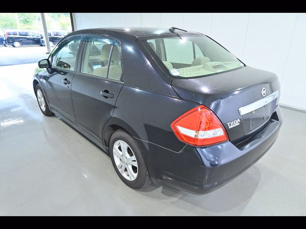 NISSAN TIIDA LATIO