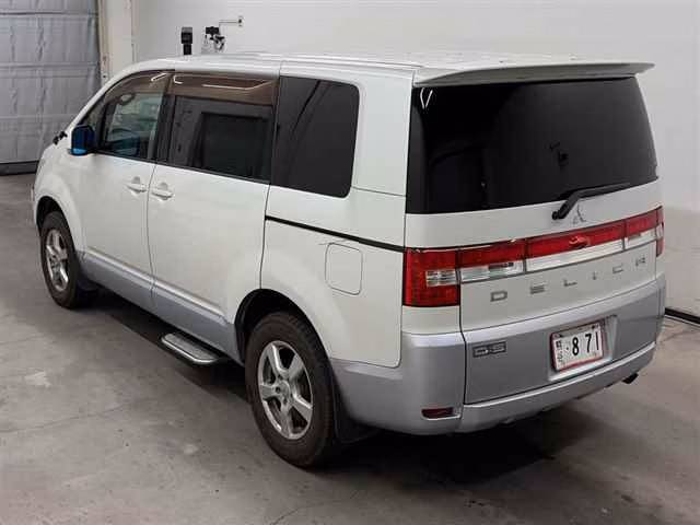 MITSUBISHI DELICA D:5
