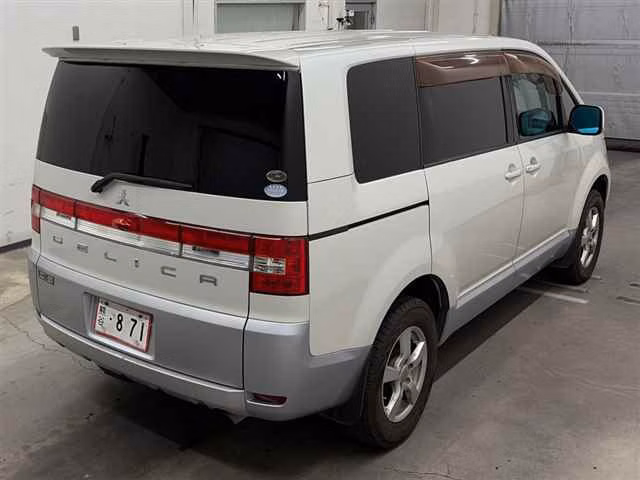 MITSUBISHI DELICA D:5