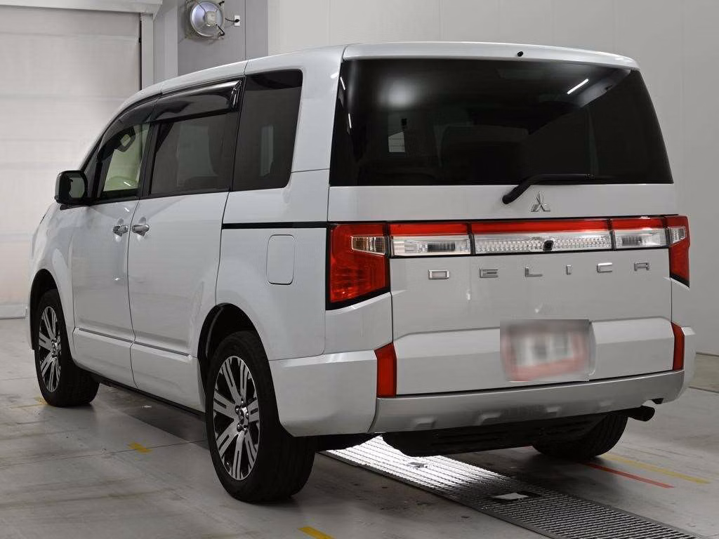 MITSUBISHI DELICA D:5
