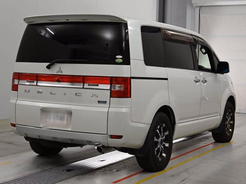 MITSUBISHI DELICA D:5