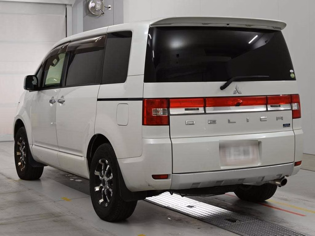MITSUBISHI DELICA D:5