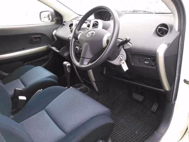 TOYOTA IST