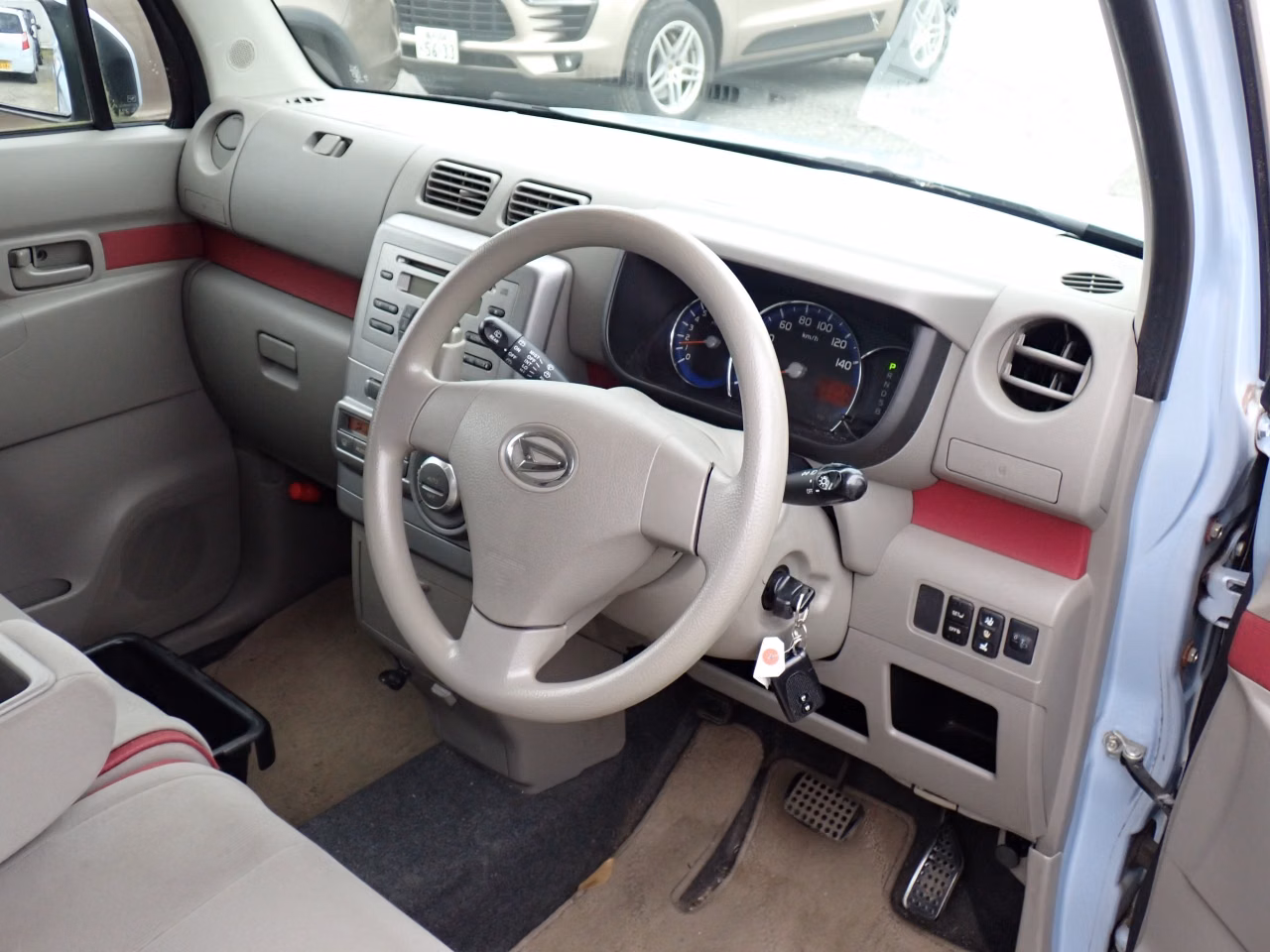 DAIHATSU MOVE CONTE