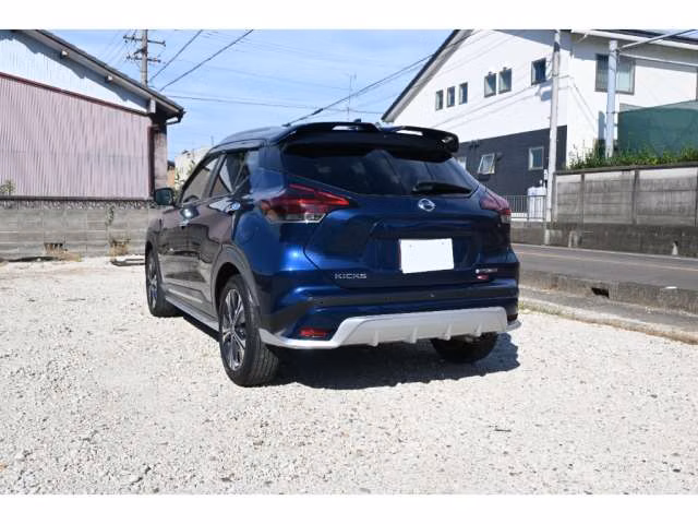 NISSAN KICKS