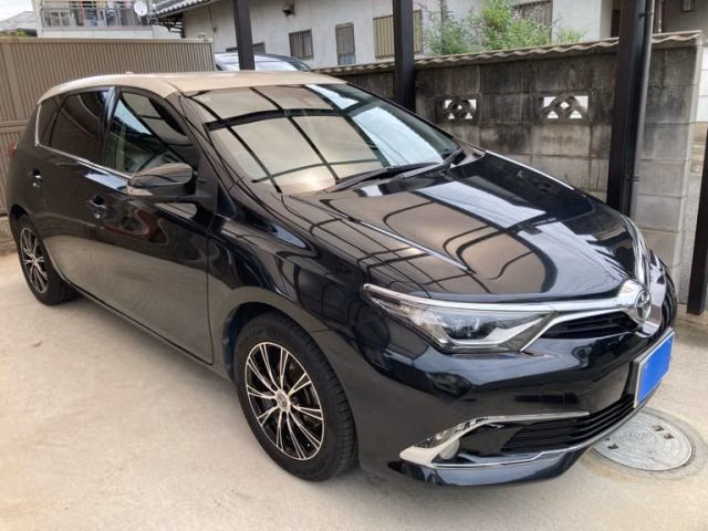 TOYOTA AURIS
