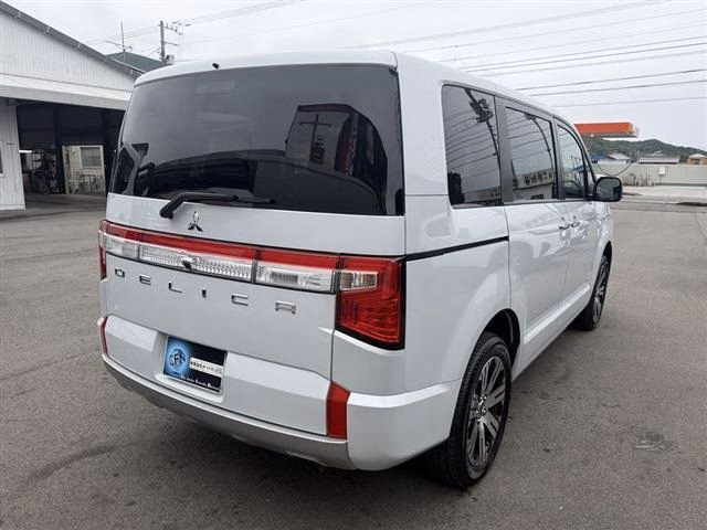 MITSUBISHI DELICA D:5