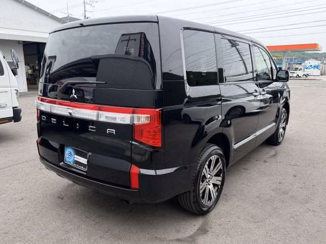 MITSUBISHI DELICA D:5