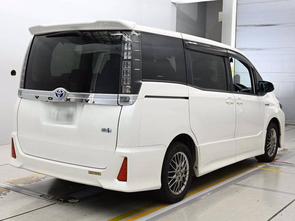 TOYOTA VOXY