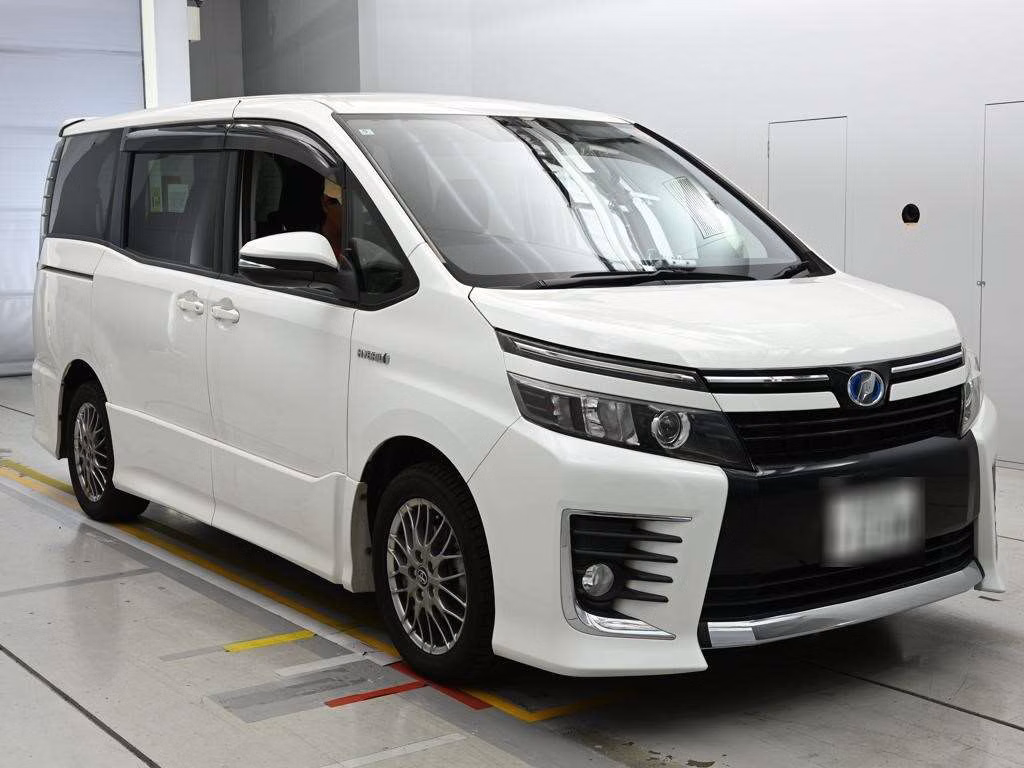 TOYOTA VOXY