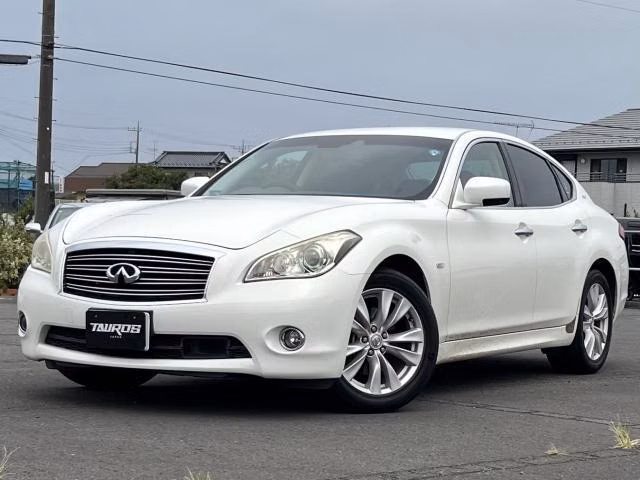 NISSAN FUGA