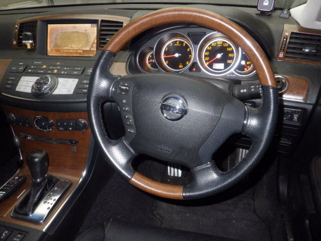 NISSAN FUGA