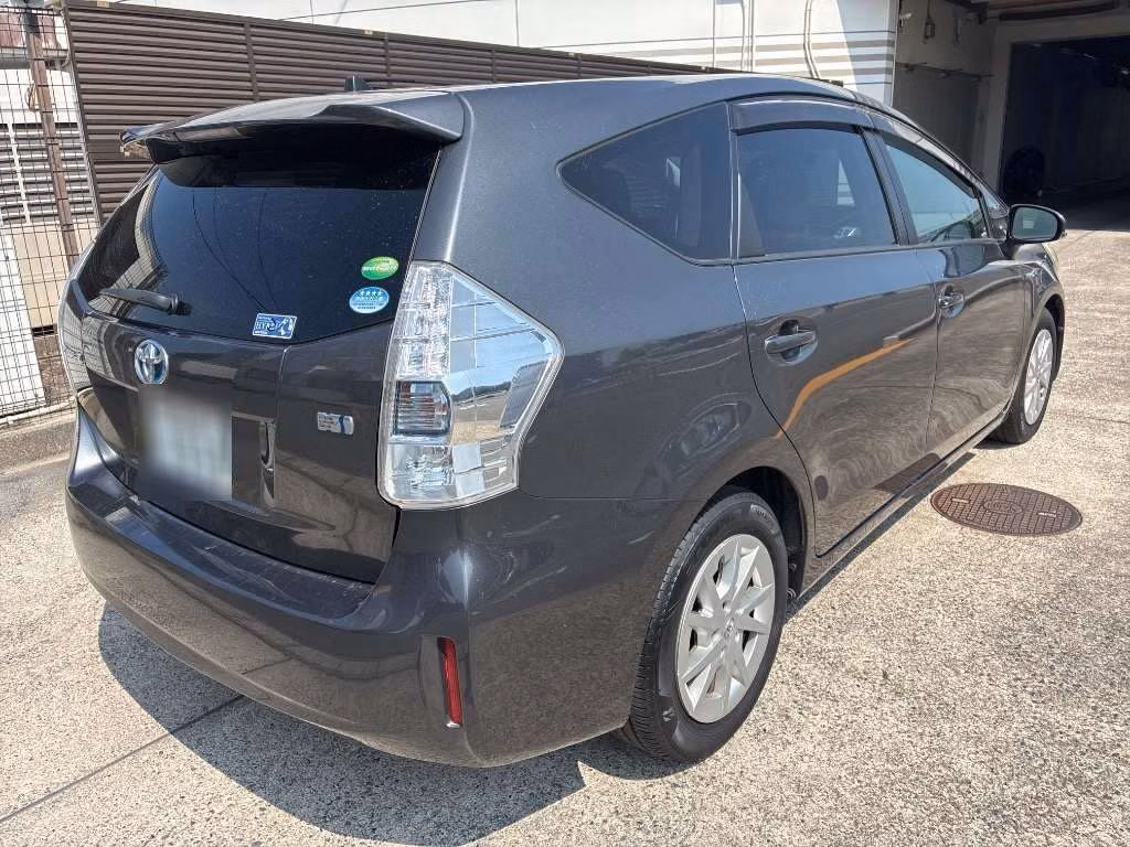 TOYOTA PRIUS ALPHA