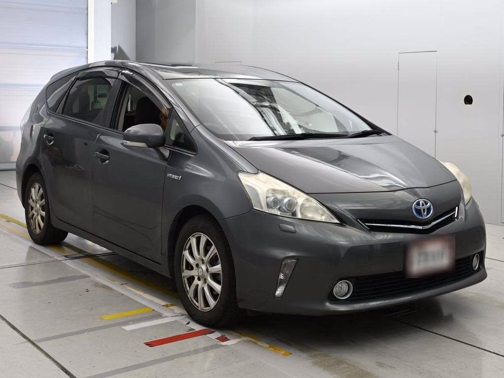 TOYOTA PRIUS ALPHA