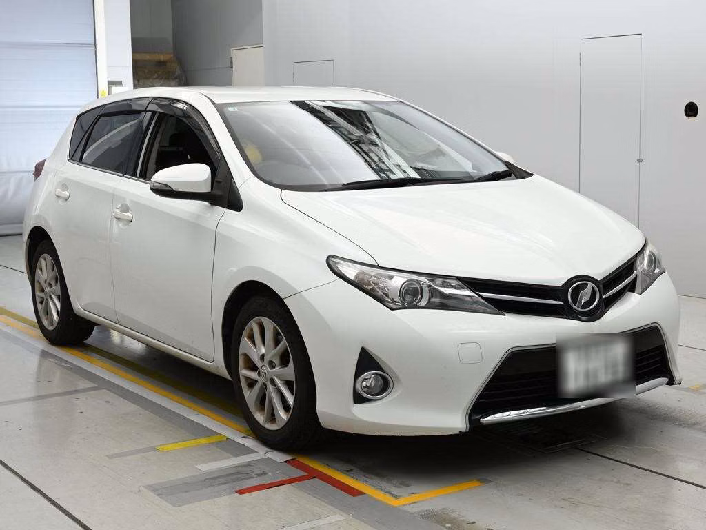 TOYOTA AURIS