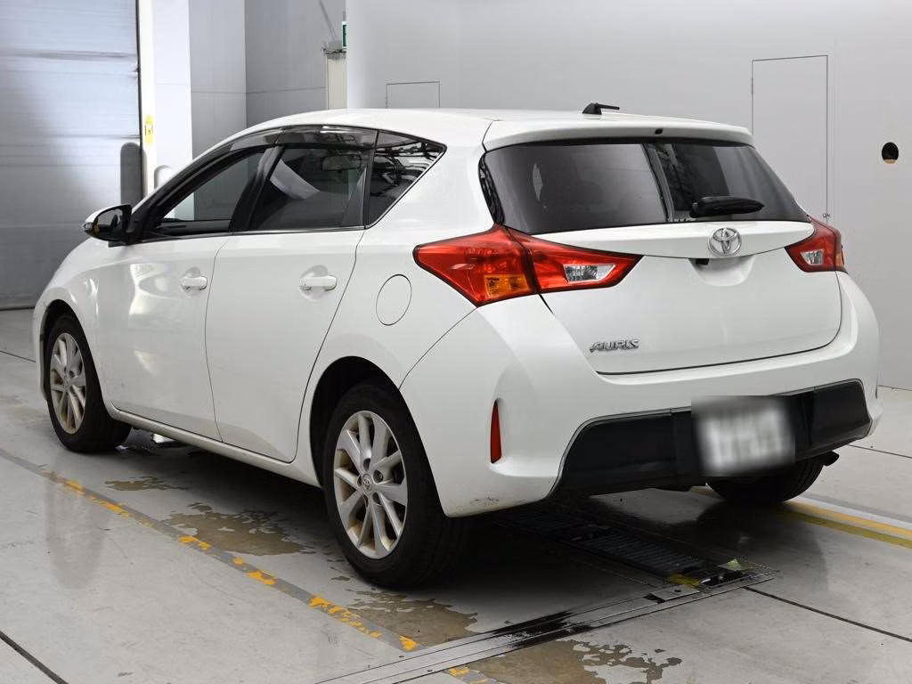 TOYOTA AURIS