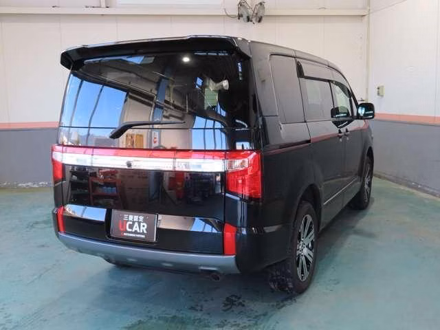 MITSUBISHI DELICA D:5
