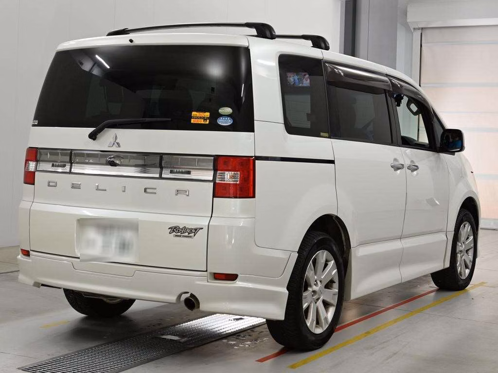 MITSUBISHI DELICA D:5