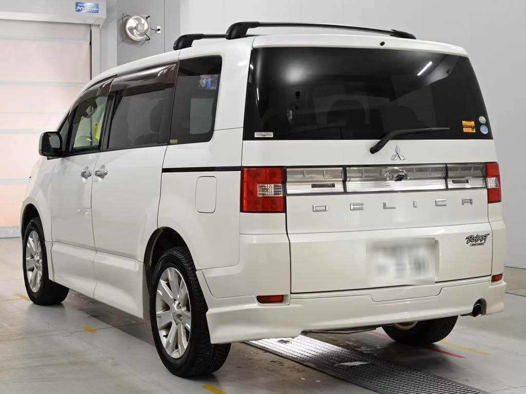 MITSUBISHI DELICA D:5