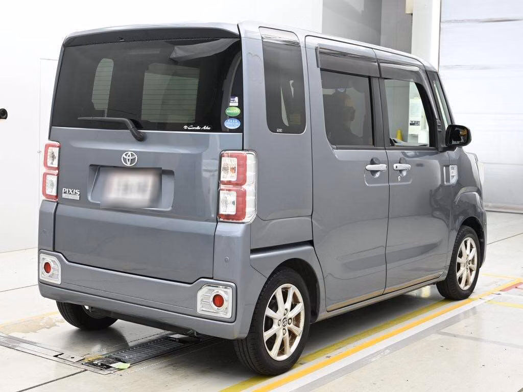 TOYOTA PIXIS MEGA
