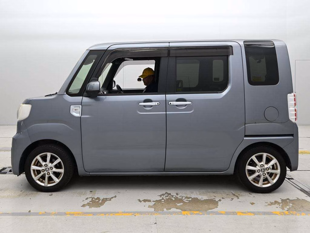 TOYOTA PIXIS MEGA