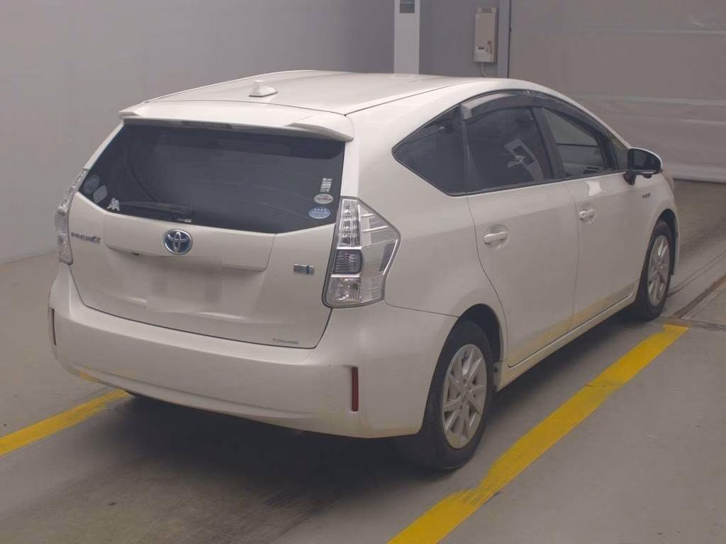 TOYOTA PRIUS ALPHA