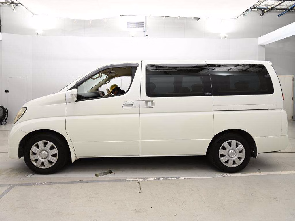 NISSAN ELGRAND