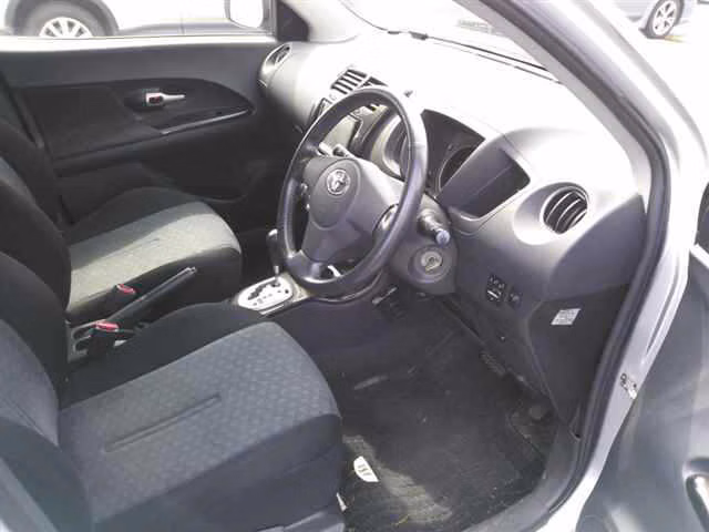 TOYOTA IST