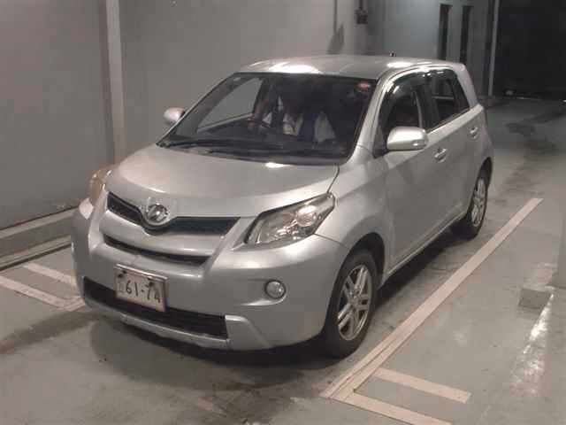 TOYOTA IST