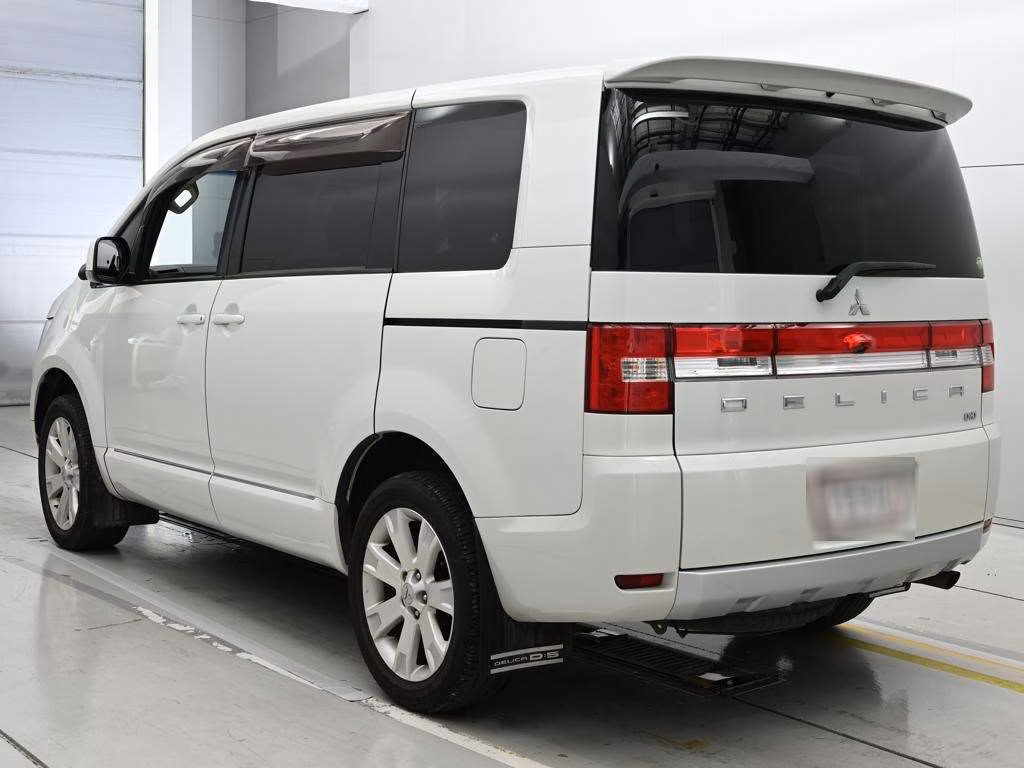 MITSUBISHI DELICA D:5