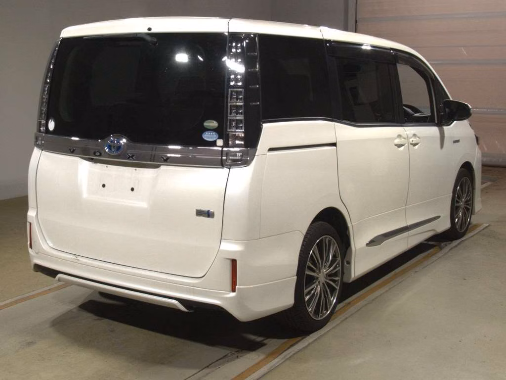 TOYOTA VOXY