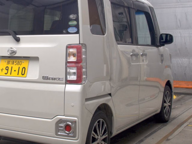 DAIHATSU WAKE