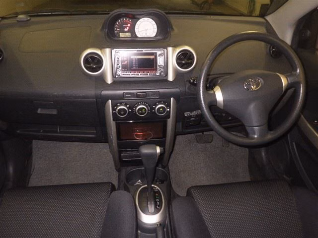 TOYOTA IST