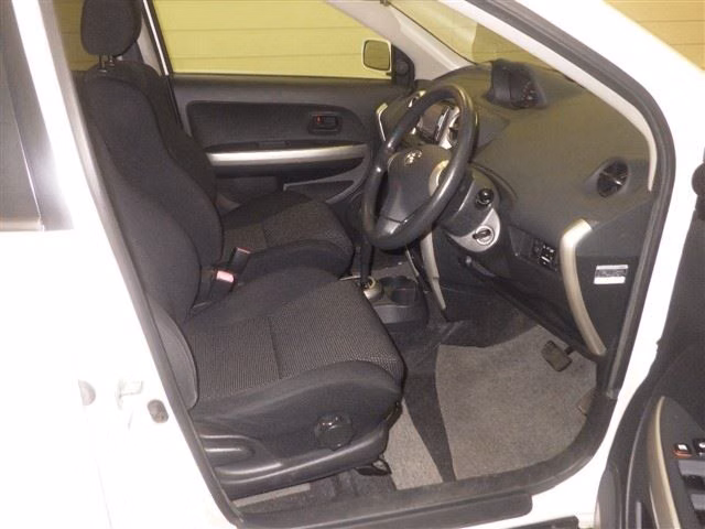 TOYOTA IST