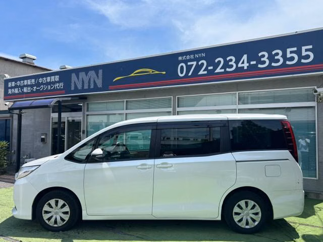 TOYOTA NOAH