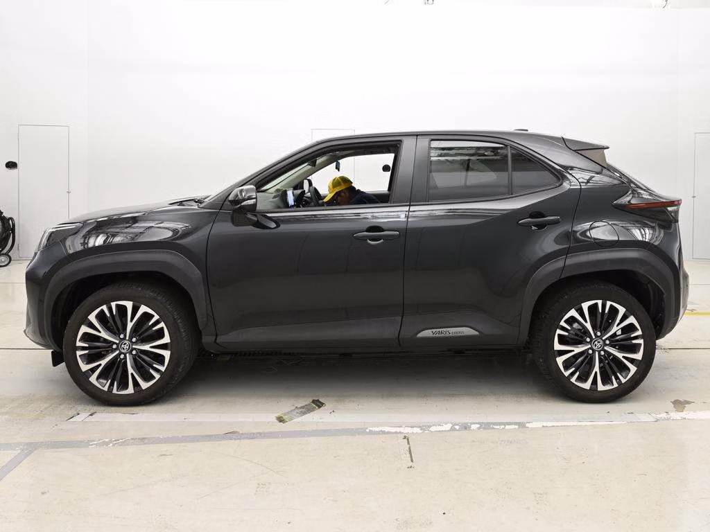 TOYOTA YARIS CROSS