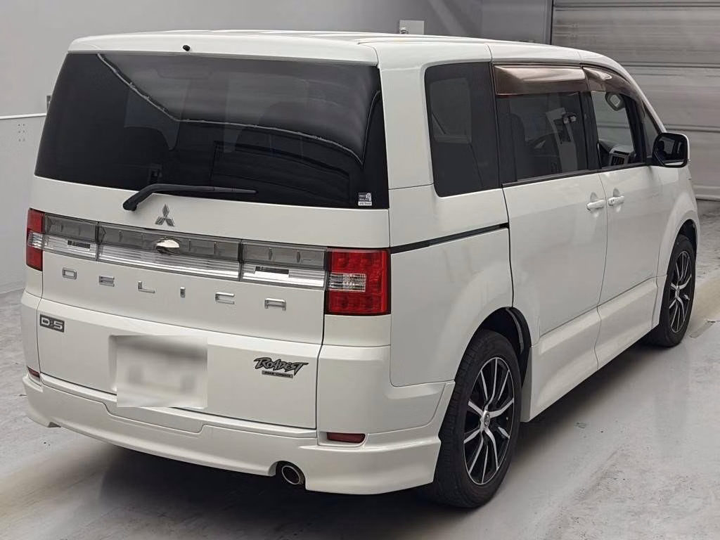 MITSUBISHI DELICA D:5