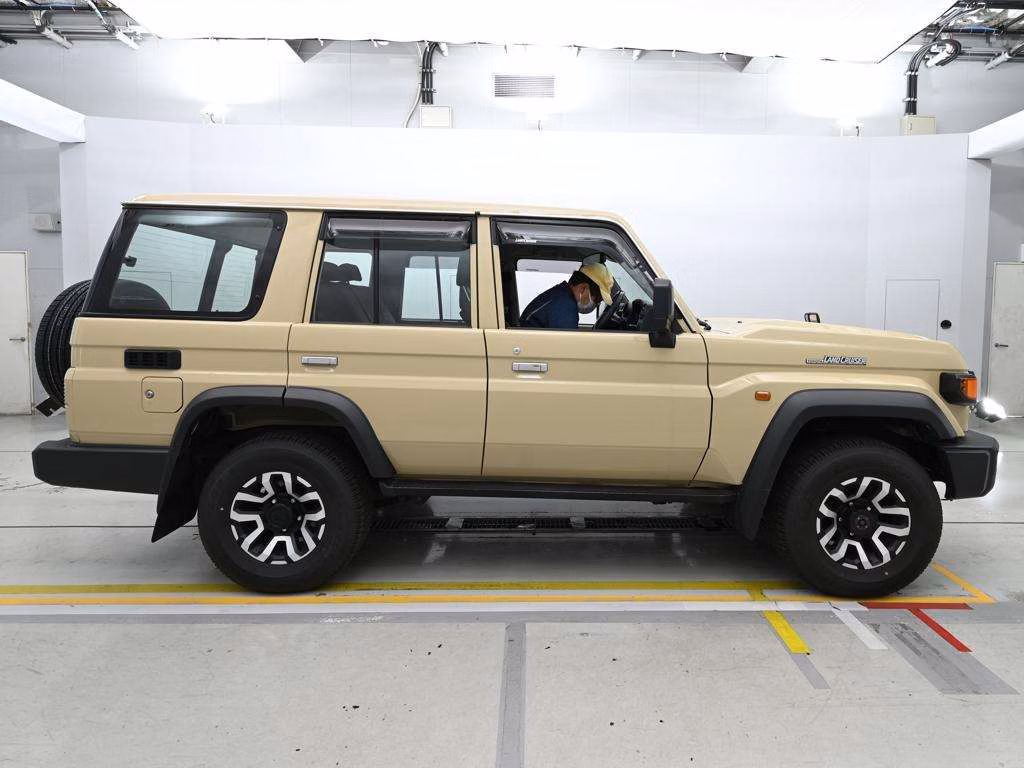 TOYOTA LAND CRUISER